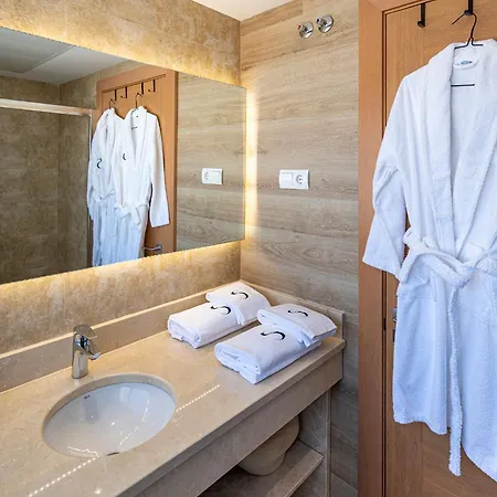 Διαμέρισμα Bossa Boutique - Spacious Attic Εστεπόνα