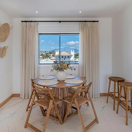 Bossa Boutique - Spacious Attic Εστεπόνα
