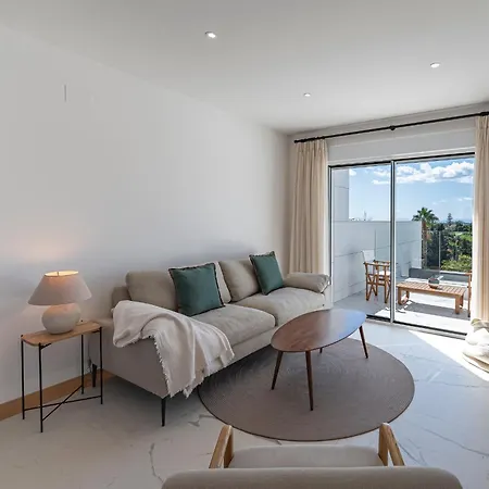 Bossa Boutique - Spacious Attic * Εστεπόνα