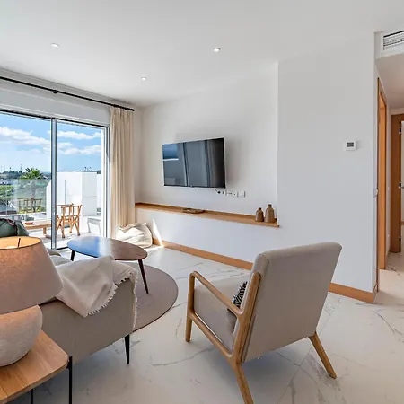 Bossa Boutique - Spacious Attic Διαμέρισμα Εστεπόνα